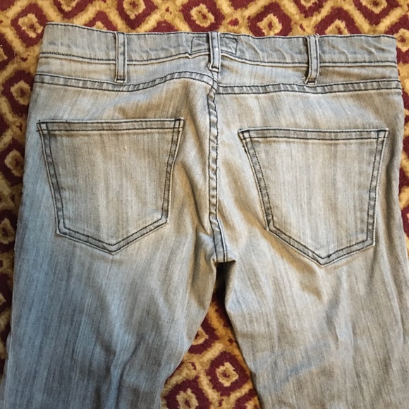 Light gray distressed jeans with zipper legs - Picture 5 of 6